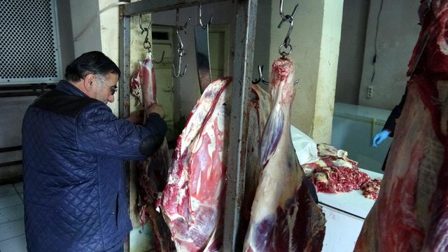 Ekiplere yakalanınca, kaçak kesim etlerin yerini gösterdi ile ilgili görsel sonucu