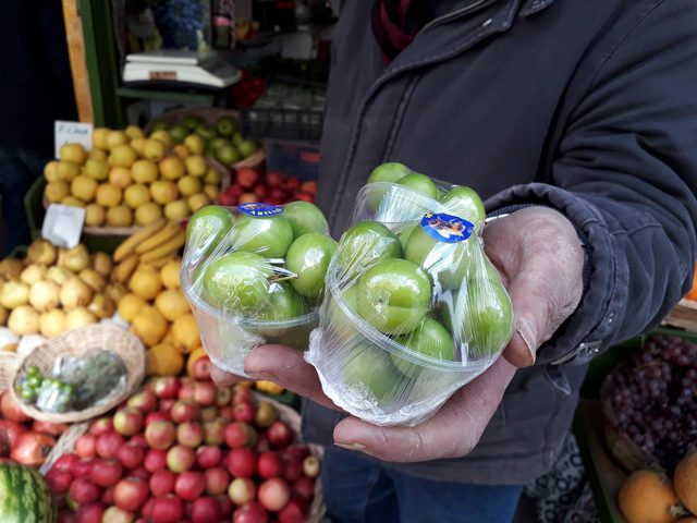 Yeşil eriğin kilosu 500 lira 21