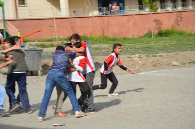 Futbol Turnuvasının Yıldızı, 100 Erkek Arasındaki Nurten Oldu ile ilgili görsel sonucu