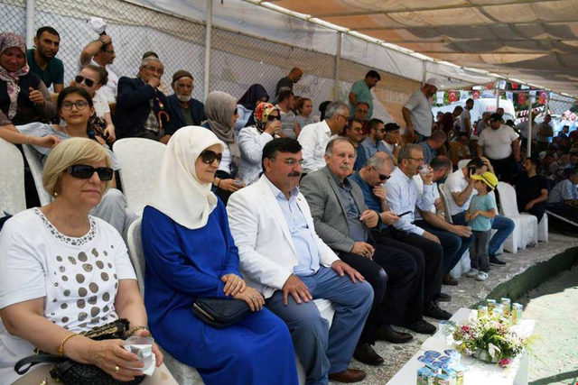 Kafkasör Yaylası'nda boğa güreşleri nefes kesti