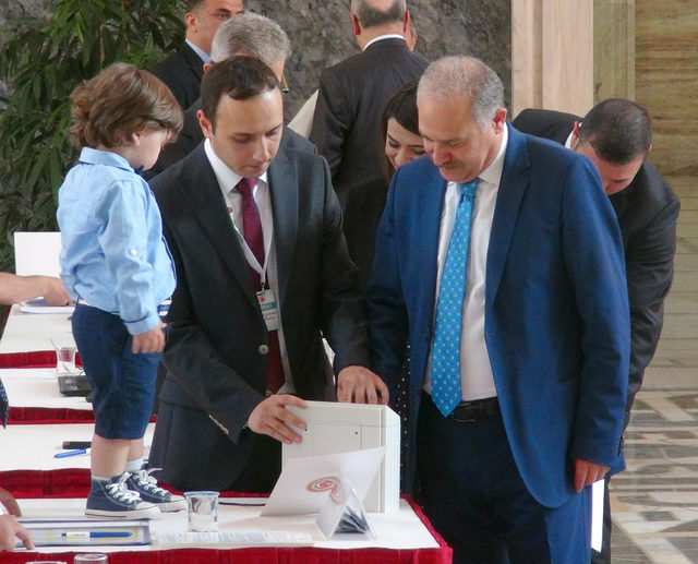 Meclis'te milletvekili kayıtları devam ediyor