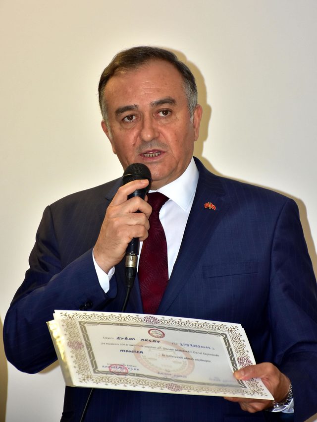MHP'li Akçay mazbatasını aldı