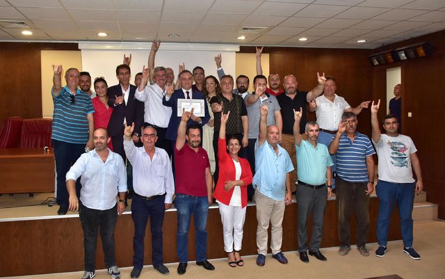MHP'li Akçay mazbatasını aldı