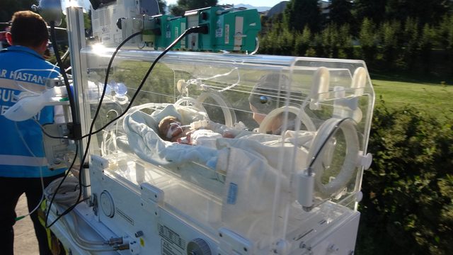 Helikopter ambulans kalp hastası bebek için havalandı