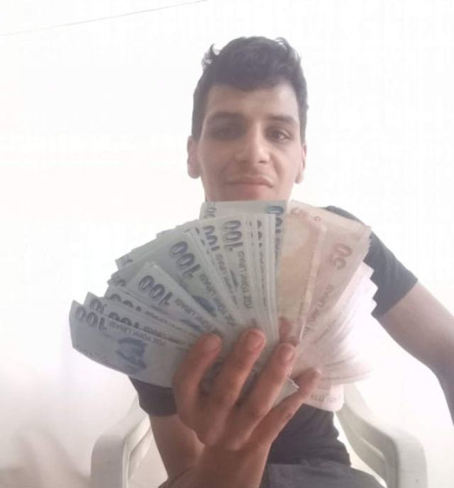 Cezaevinden izinli çıkıp, üyesi olduğu partinin minibüsünü çaldı