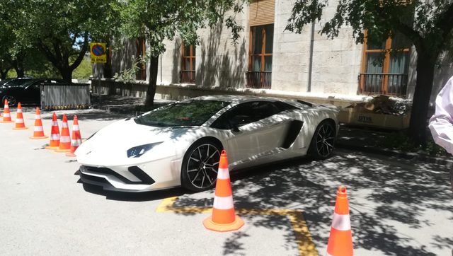 Dünya şampiyonu Sofuoğlu, milletvekili kaydına Lamborghini ile geldi