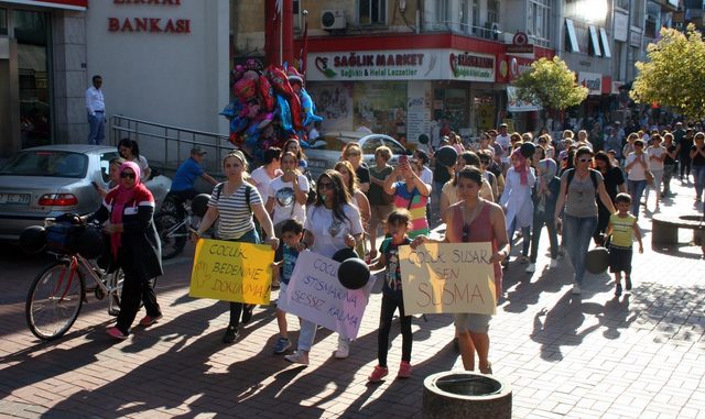 Zonguldak'ta kadınlar, çocuk cinayetlerini protesto etti
