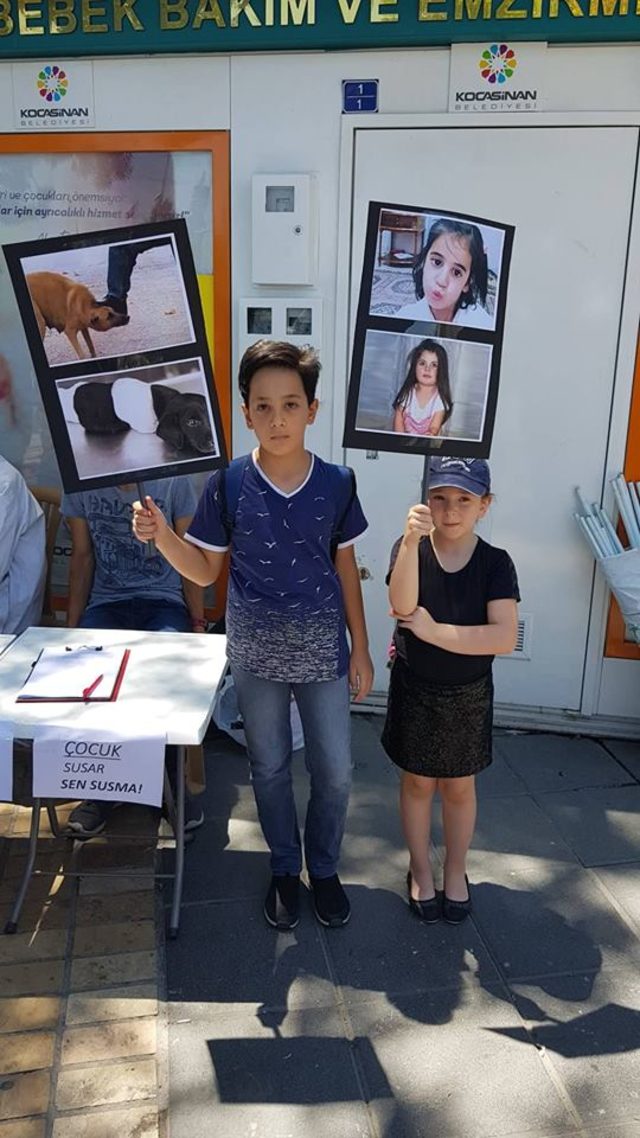 Dede ve torunlarından Leyla ve Eylül için sessiz eylem