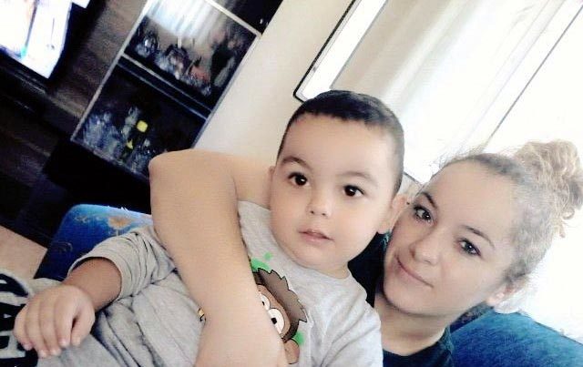 Kablo ile boğduğu oğlununun adını bilekliğine yazdı