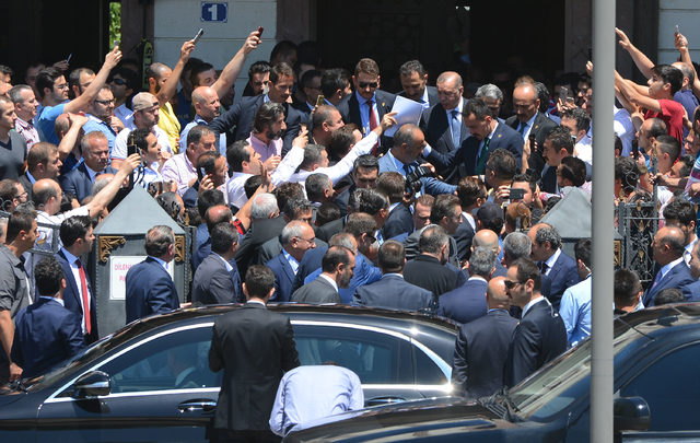 Cumhurbaşkanı Erdoğan ve Başbakan Yıldırım birlikte Cuma namazı kıldı