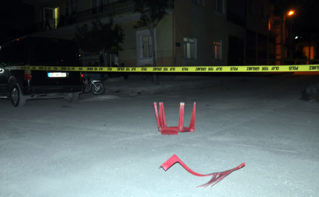 Parka otururken üzerlerine ateş açılan iki kardeş yaralandı