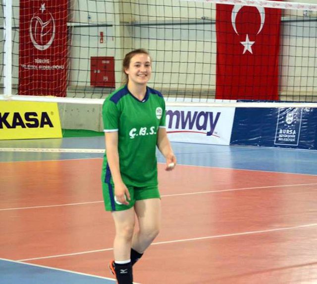 Kazada ağır yaralanan voleybolcu Beyza, yaşam savaşı veriyor