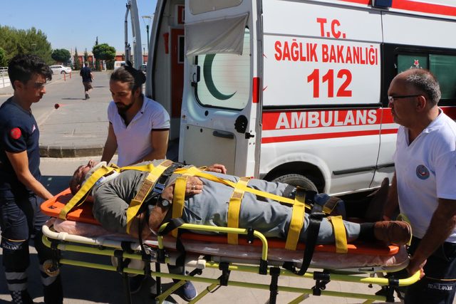 Otomobil, şarampole devrildi: 4 yaralı