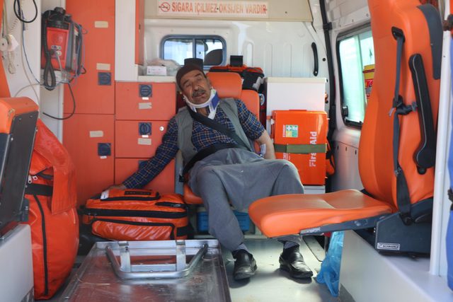 Otomobil, şarampole devrildi: 4 yaralı