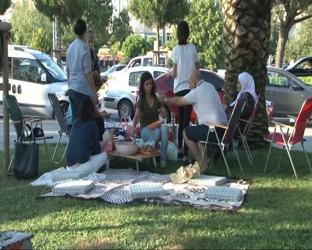 Sıcak havada bunalanlar sahillere akın etti