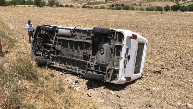 Adıyaman'da minibüs devrildi: 1 ölü, 1 yaralı