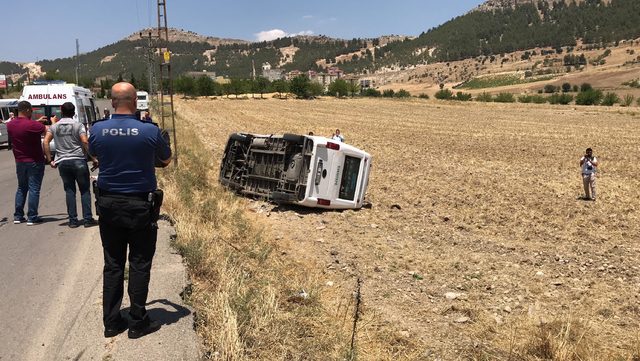 Adıyaman'da minibüs devrildi: 1 ölü, 1 yaralı