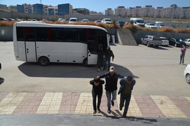 Van'da terör propagandası yapan 12 kişi gözaltında