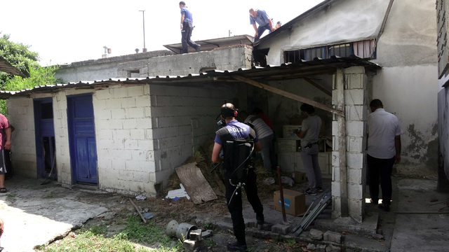 Bunalıma girdi, satırla tehlike saçtı