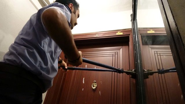 Cihangir'de deniz manzaralı çöp ev