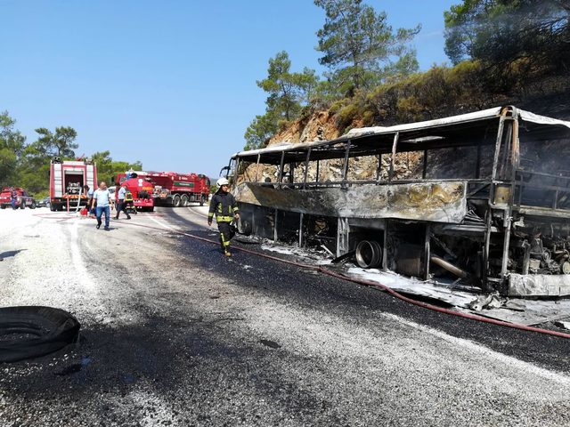 Muğla'da otobüste çıkan yangın ormana sıçradı (2) - Yeniden