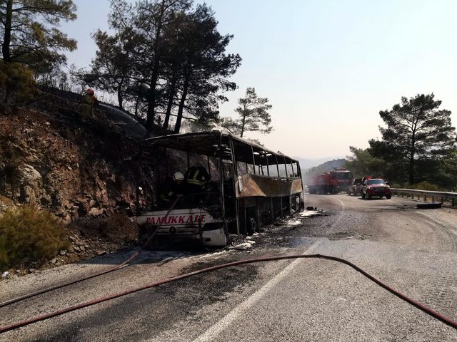 Muğla'da otobüste çıkan yangın ormana sıçradı (2) - Yeniden
