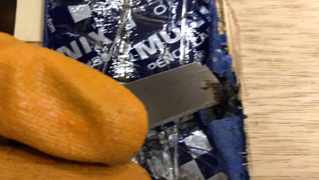 Kargodaki hediyelik eşyalardan uyuşturucu çıktı