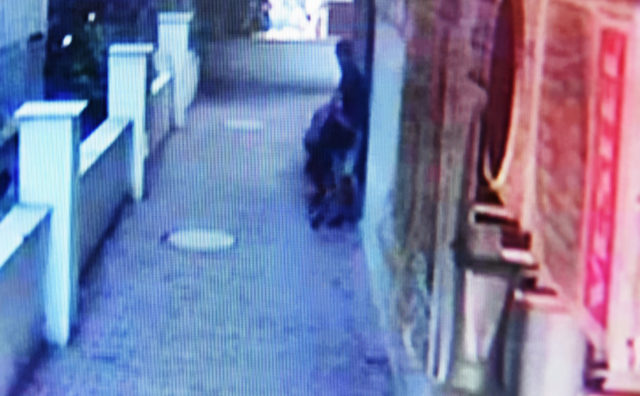 Polis çiftin evinden 16 bin liralık ziynet eşyası çalındı