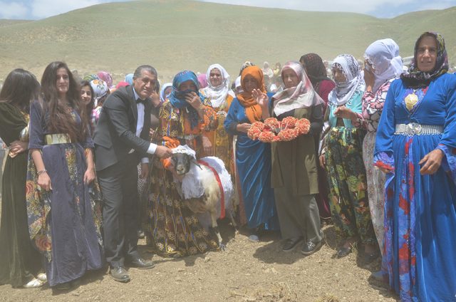 Hakkari'de sıradışı düğün