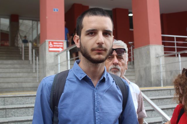 Hayvanseverlerden, köpeği bıçaklayarak öldüren profesöre tepki