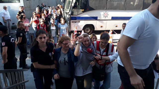 Adnan Oktar'a operasyon: Gözaltına alınan kadınlar sağlık kontrolünden geçirildi
