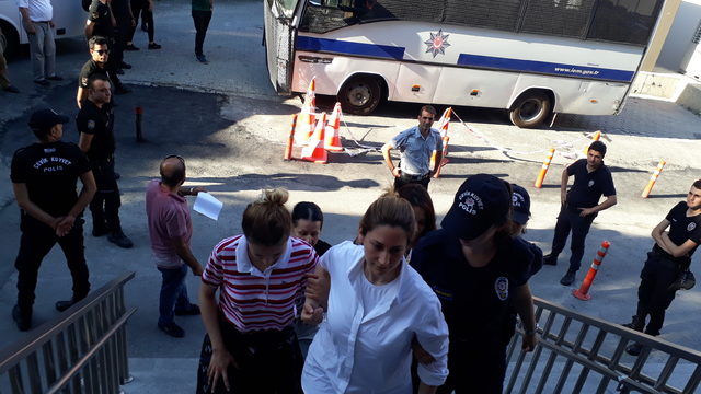 Adnan Oktar'a operasyon: Gözaltına alınan kadınlar sağlık kontrolünden geçirildi