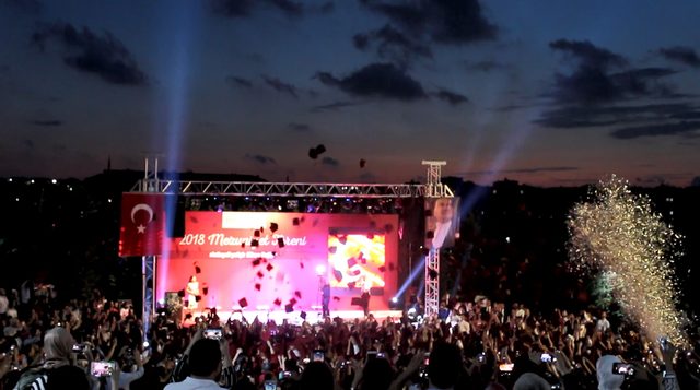 Muharrem Usta’dan dereceyle mezun olan öğrencilere iş müjdesi