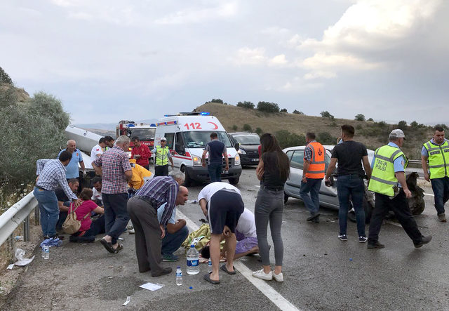 Takla atan otomobil, başka bir otomobilin üzerine düştü: 2 ölü, 7 yaralı