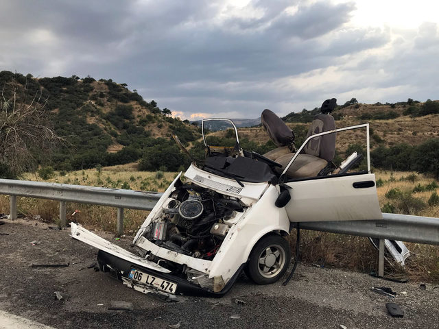 Takla atan otomobil, başka bir otomobilin üzerine düştü: 2 ölü, 7 yaralı