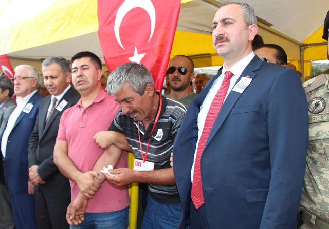 Şehit uzman çavuş toprağa verildi