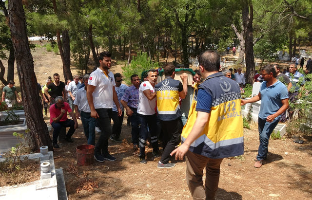112 çalışanı Tuğba, yeleği tabutuna örtülerek son yolculuğuna uğurlandı