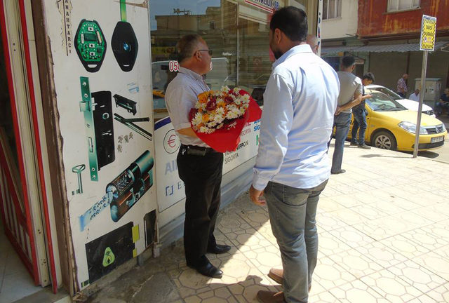 Taksisine binen evden kaçan kızı, ailesine teslim etti