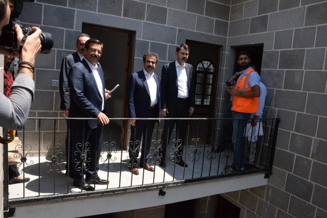 Bakan Kurum: Sur'da inşaat çalışmalarını hızla tamamlayacağız