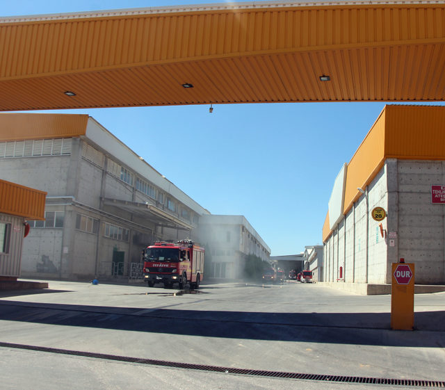 Fabrikadaki yangın korkuttu