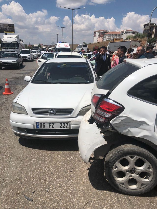 Düğün konvoyunda kaza: 8 yaralı