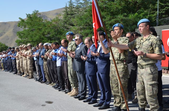 Şehit güvenlik korucusu için Hakkari'de tören