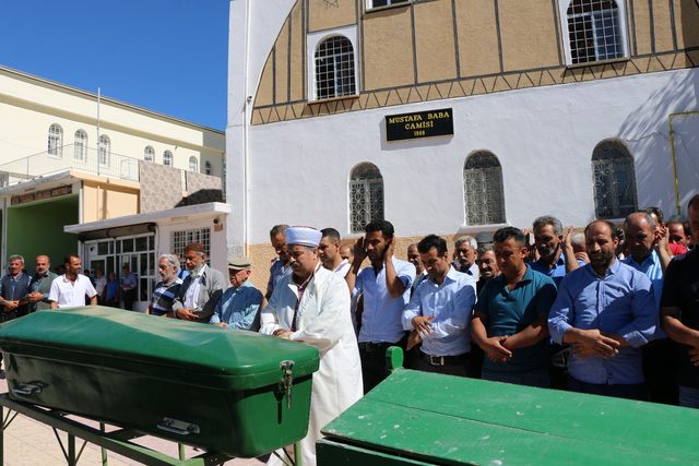 Arazi katliamı kurbanları gözyaşlarıyla uğurlandı