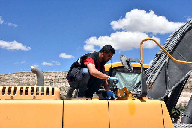 İş makinelerinin mazotu ve parçası çalındı