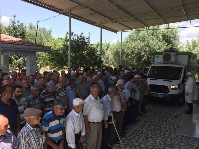 Kazada babası ve babaannesi ile yaşamını yitiren Hülya toprağa verildi (2)