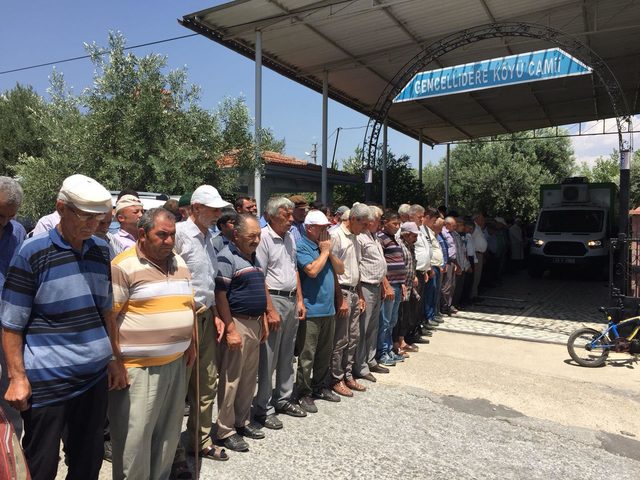 Kazada babası ve babaannesi ile yaşamını yitiren Hülya toprağa verildi (2)