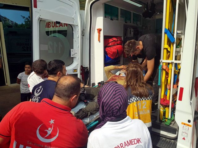 Siirt'te askeri araç devrildi: 4 asker yaralı