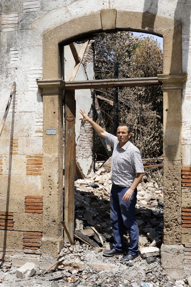 SİT alanındaki tarihi evlerde define aradılar