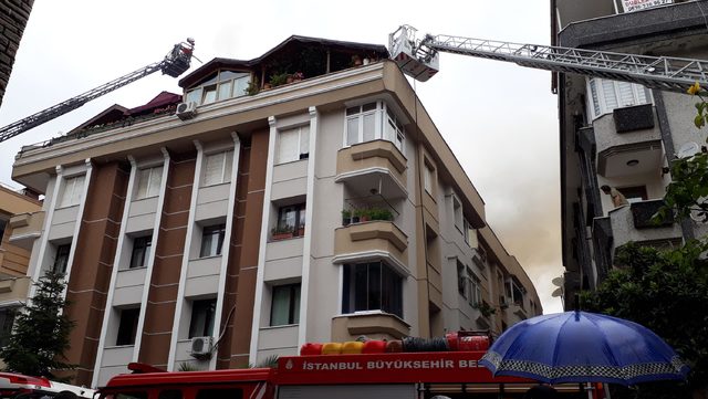 Bahçelievler'de bir binanın çatısına yangın