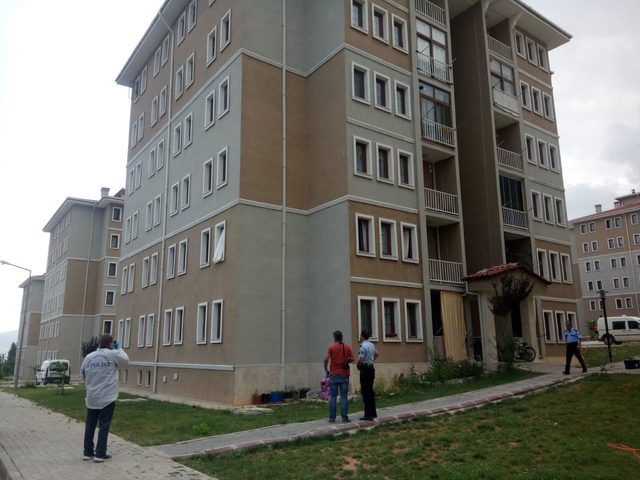 Uzman Onbaşı, evinde ölü bulundu